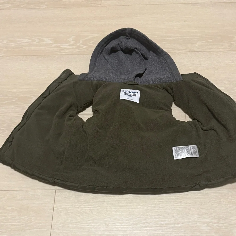 ✨ Old Navy Kids Hooded Puffer Vest - Dark Green and Gray